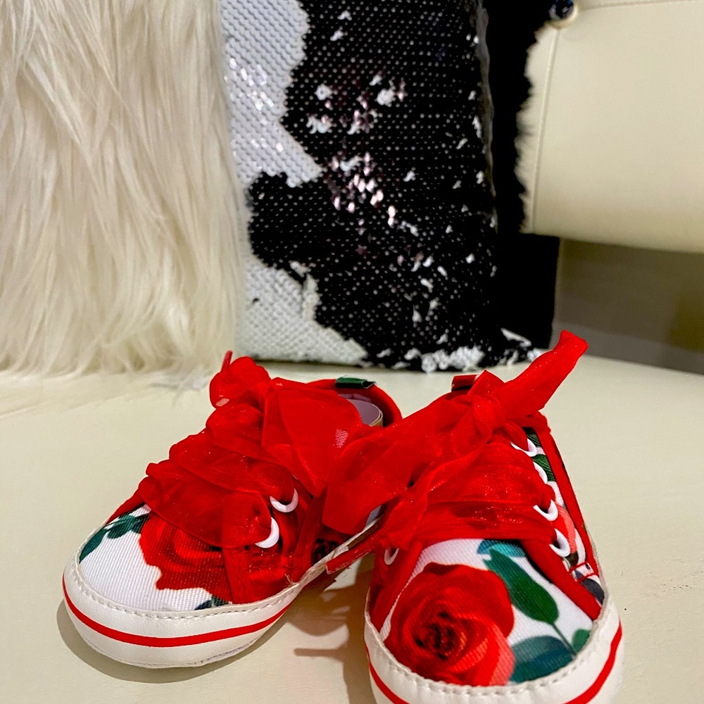 Baby girl shoes red roses NEW sizes 1-6 months